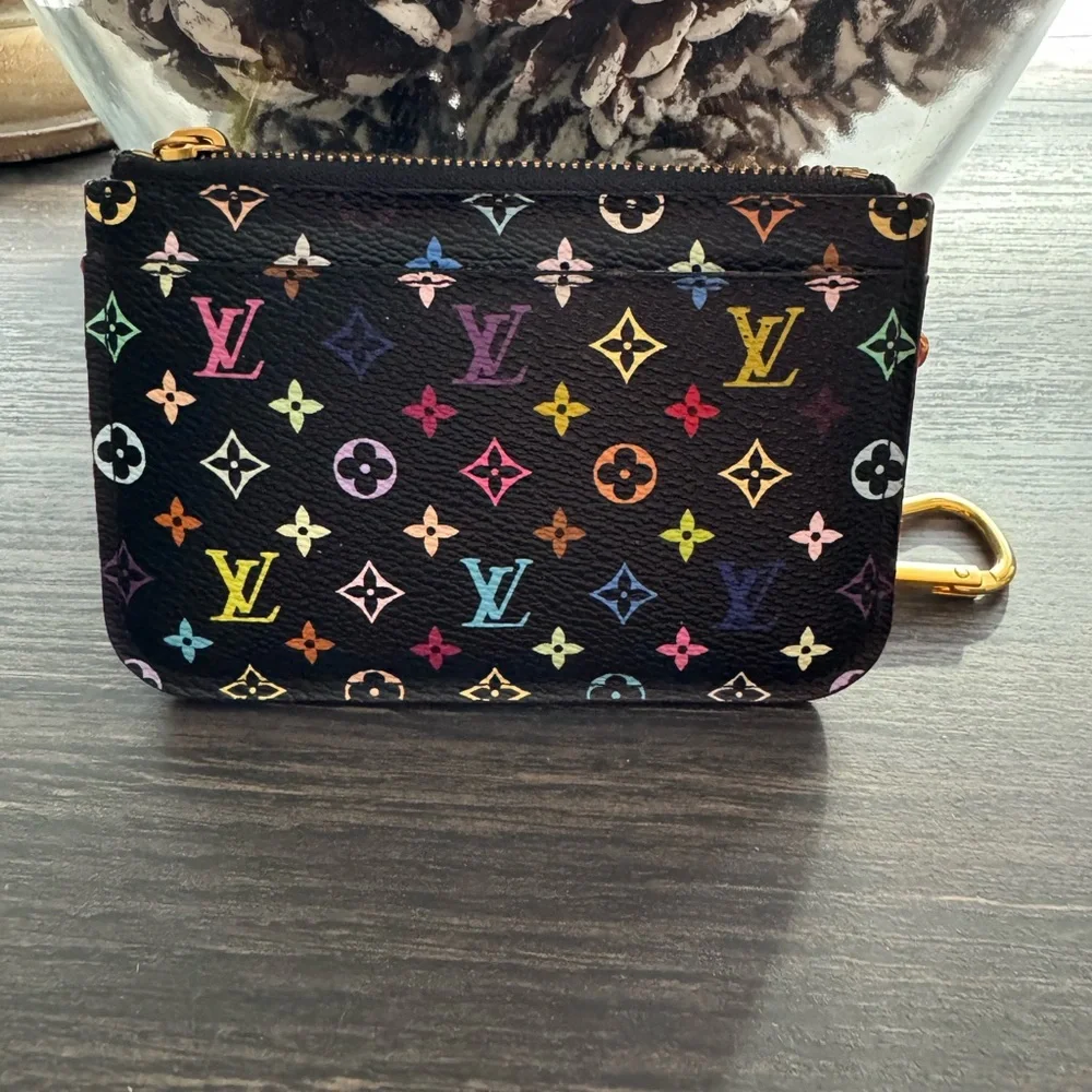 Louis Vuitton reposhing this